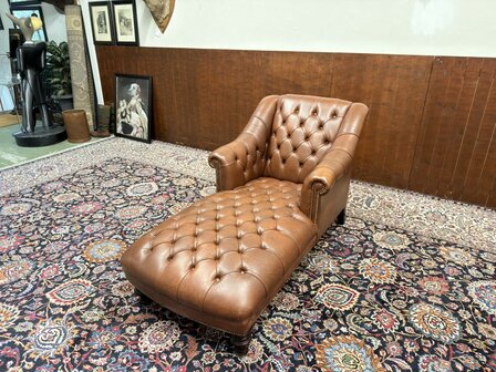 Klassiek-Engels-Antiek-Oud-Chesterfield-Ligbank-Relax-Bank-Chaise-Longue