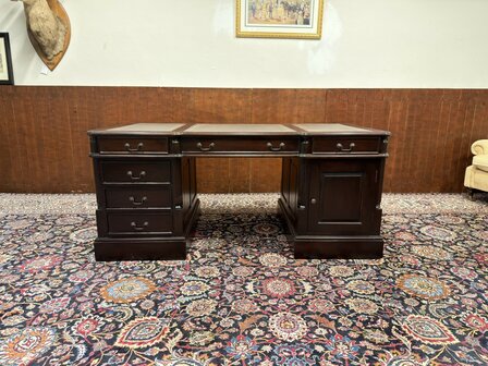 Engels-Klassiek-Oud-Antiek-Chesterfield-Bureau-Desk-Partnerdesk-Met-Groen-Olijf-Olijfgroen-Lederen-Inleg