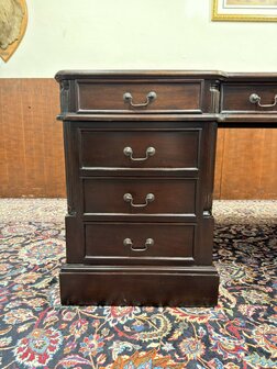 Engels-Klassiek-Oud-Antiek-Chesterfield-Bureau-Desk-Partnerdesk-Met-Groen-Olijf-Olijfgroen-Lederen-Inleg
