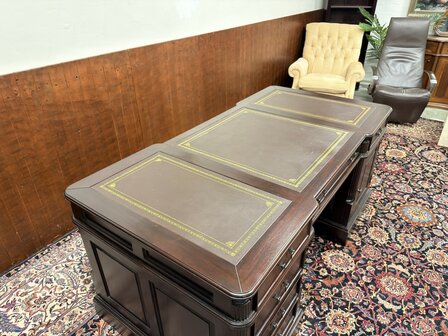Engels-Klassiek-Oud-Antiek-Chesterfield-Bureau-Desk-Partnerdesk-Met-Groen-Olijf-Olijfgroen-Lederen-Inleg