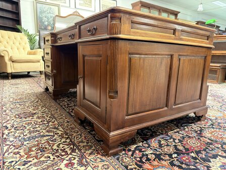 Engels-Klassiek-Antiek-Oud-Chesterfield-Bureau-Desk-Partnerdesk-Met-Groen-Olijf-Olijfgroen-Lederen-Inleg