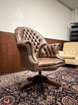 Klassiek-Oud-Engels-Antiek-Chesterfield-Bureaustoel-Director-Chair-in-Bruin-Leder