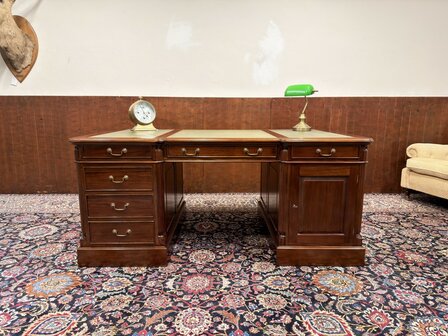 Klassiek-Oud-Antiek-Engels-Chesterfield-Mahoniehout-Mahonie-Bureau-Desk-Partnerdesk-met-Groene-Lederen-Inleg