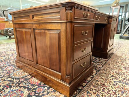 Klassiek-Oud-Antiek-Engels-Chesterfield-Mahoniehout-Mahonie-Bureau-Desk-Partnerdesk-met-Groene-Lederen-Inleg