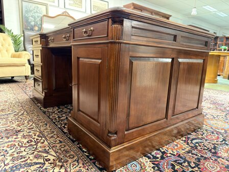 Klassiek-Oud-Antiek-Engels-Chesterfield-Mahoniehout-Mahonie-Bureau-Desk-Partnerdesk-met-Groene-Lederen-Inleg