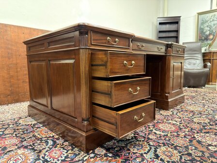 Klassiek-Oud-Antiek-Engels-Chesterfield-Mahoniehout-Mahonie-Bureau-Desk-Partnerdesk-met-Groene-Lederen-Inleg