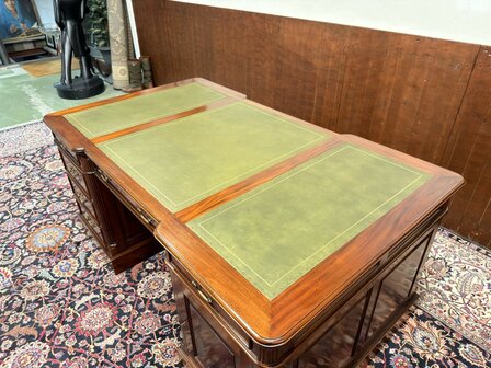 Klassiek-Oud-Antiek-Engels-Chesterfield-Mahoniehout-Mahonie-Bureau-Desk-Partnerdesk-met-Groene-Lederen-Inleg