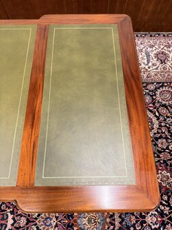 Klassiek-Oud-Antiek-Engels-Chesterfield-Mahoniehout-Mahonie-Bureau-Desk-Partnerdesk-met-Groene-Lederen-Inleg