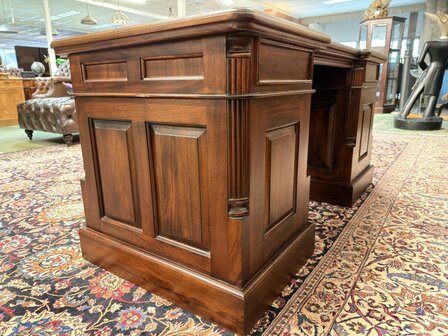 Klassiek-Oud-Antiek-Engels-Chesterfield-Mahoniehout-Mahonie-Bureau-Desk-met-Groene-Lederen-Inleg