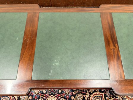 Klassiek-Oud-Antiek-Engels-Chesterfield-Mahoniehout-Mahonie-Bureau-Desk-met-Groene-Lederen-Inleg