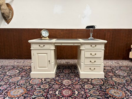 Klassiek-Oud-Antiek-Engels-Chesterfield-Mahoniehout-Mahonie-Wit-Creme-Landelijk-Bureau-Desk-met-ZwartLederen-Inleg