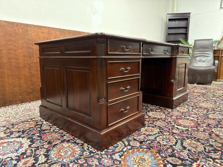 Klassiek-Oud-Engels-Antiek-Chesterfield-Bureau-Desk-Partnerdesk-Mahoniehout-met-Groen-Lederen-Inleg