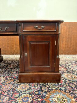 Klassiek-Oud-Engels-Antiek-Chesterfield-Bureau-Desk-Partnerdesk-Mahoniehout-met-Groen-Lederen-Inleg