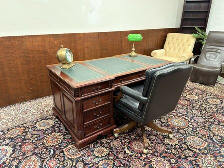 Klassiek-Oud-Engels-Antiek-Chesterfield-Bureau-Desk-Mahoniehout-met-Groen-Lederen-Inleg