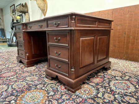 Klassiek-Oud-Engels-Antiek-Chesterfield-Bureau-Desk-Mahoniehout-met-Groen-Lederen-Inleg