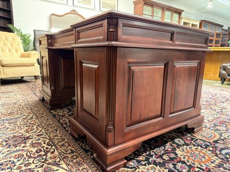 Klassiek-Oud-Engels-Antiek-Chesterfield-Bureau-Desk-Mahoniehout-met-Groen-Lederen-Inleg
