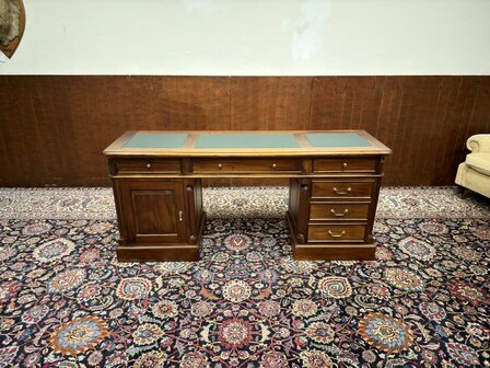 Klassiek-Oud-Antiek-Engels-Chesterfield-Mahoniehout-Mahonie-Smal-Ondiep-Bureau-Desk-met-Groen-Lederen-Inleg