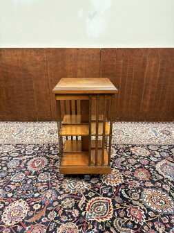 Klassiek-Oud-Engels-Antiek-Chesterfield-Boekenmolen-Roteerbaar-van-Wortelnotenhout