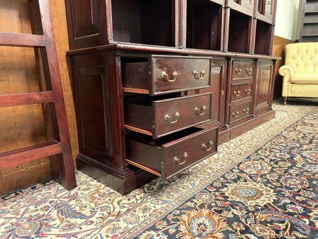 Klassiek-Oud-Antiek-Engels-Chesterfield-Mahoniehout-Mahonie-Boekenkast-Bibliotheekkast-met-Ladder