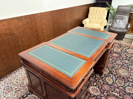 Oud-Antiek-Engels-Klassiek-Chesterfield-Bureau-Desk-Mahoniehout-met-Groen-Leder