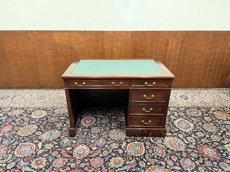 Klassiek-Antiek-Engels-Oud-Chesterfield-Desk-Bureau-Mahoniehout-Groen-Lederen-Inleg-met-Achterschot