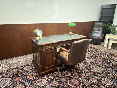 Klassiek-Antiek-Engels-Oud-Chesterfield-Desk-Bureau-Mahoniehout-Groen-Lederen-Inleg