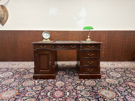 Klassiek-Antiek-Engels-Oud-Chesterfield-Desk-Bureau-Mahoniehout-Groen-Lederen-Inleg