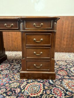 Klassiek-Antiek-Engels-Oud-Chesterfield-Desk-Bureau-Mahoniehout-Groen-Lederen-Inleg