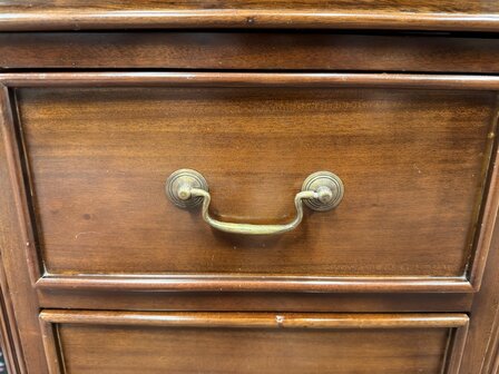 Klassiek-Antiek-Engels-Oud-Chesterfield-Desk-Bureau-Mahoniehout-Groen-Lederen-Inleg