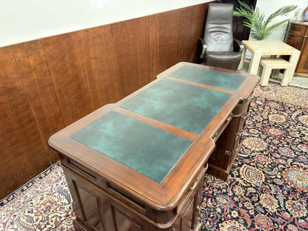 Klassiek-Antiek-Engels-Oud-Chesterfield-Desk-Bureau-Mahoniehout-Groen-Lederen-Inleg