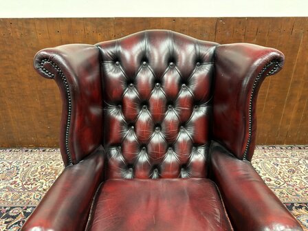 Klassiek-Engels-Antiek-Oud-Chesterfield-Lederen-Oxblood-Fauteuil-Oorfauteuil