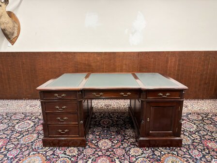 Klassiek-Antiek-Engels-Oud-Chesterfield-Mahonie-Bureau-Desk-Partnerdesk-met-Groen-Leder-Ingelegd