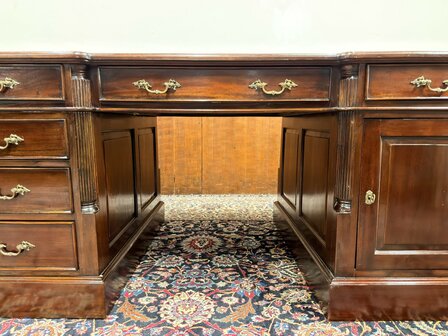 Klassiek-Antiek-Engels-Oud-Chesterfield-Mahonie-Bureau-Desk-Partnerdesk-met-Groen-Leder-Ingelegd