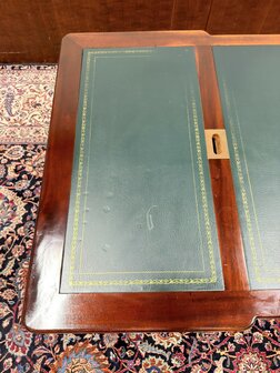 Klassiek-Antiek-Engels-Oud-Chesterfield-Mahonie-Bureau-Desk-Partnerdesk-met-Groen-Leder-Ingelegd