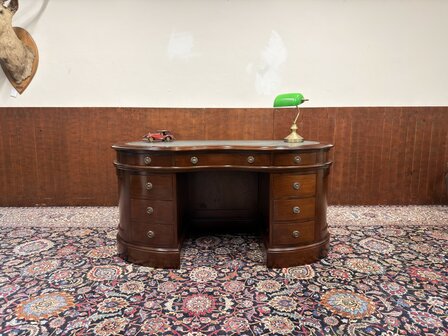 Klassiek-Engels-Antiek-Oud-Chesterfield-Ovaal-Nier-Vormig-Bureau-Desk-met-Groen-Lederen-Inleg