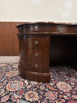 Klassiek-Engels-Antiek-Oud-Chesterfield-Ovaal-Nier-Vormig-Bureau-Desk-met-Groen-Lederen-Inleg