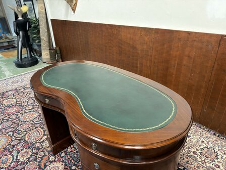 Klassiek-Engels-Antiek-Oud-Chesterfield-Ovaal-Nier-Vormig-Bureau-Desk-met-Groen-Lederen-Inleg