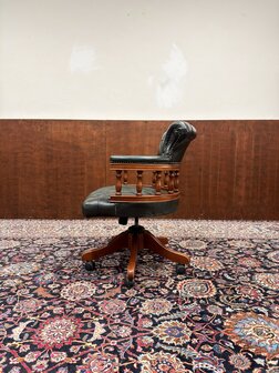 Engels-Klassie-Oud-Antiek-Chesterfield-Bureaustoel-Captain-Chair-Groen-Leder