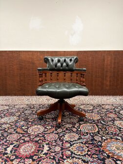 Engels-Klassie-Oud-Antiek-Chesterfield-Bureaustoel-Captain-Chair-Groen-Leder