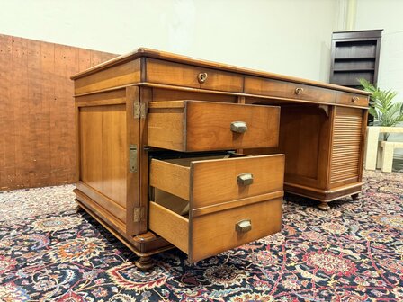 Klassiek-Antiek-Oud-Italiaans-Assi-D&#039;Asolo-Chesterfield-Bureau-Desk-met-Zwart-Leer-Ingelegd