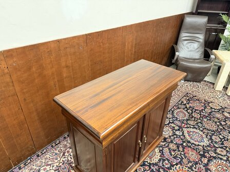 Klassiek-Engels-Oud-Antiek-Chesterfield-Mahoniehouten-Dressoir-Kantoorkast-Sidetable