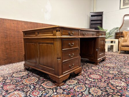 Klassiek-Engels-Chesterfield-Antiek-Oud-Bureau-Desk-Partnerdesk-Olijf-Groen-Inleg