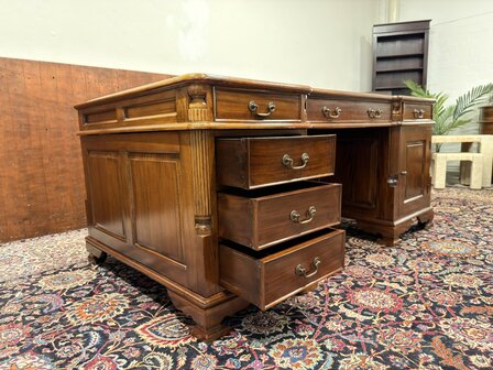Klassiek-Engels-Chesterfield-Antiek-Oud-Bureau-Desk-Partnerdesk-Olijf-Groen-Inleg