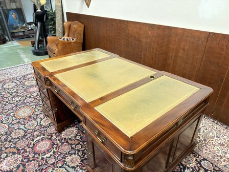 Klassiek-Engels-Chesterfield-Antiek-Oud-Bureau-Desk-Partnerdesk-Olijf-Groen-Inleg