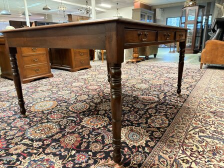 Klassiek-Antiek-Engels-Oud-Chesterfield-Schrijftafel-Bureau-Partnerdesk-met-Groen-Leder-Ingelegd