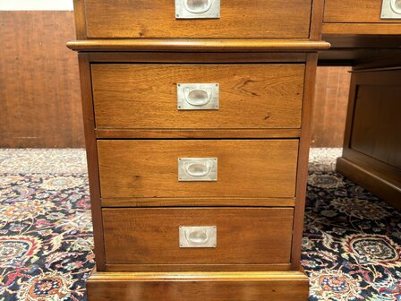 Groot-Klassiek-Engels-Antiek-Oud-Chesterfield-Bureau-Desk-Partnerdesk-met-Zwart-Leder-Ingelegd