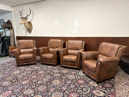 Klassiek-Engels-Antiek-Oud-Chesterfield-Set-Fauteuils-Bruin-Leder