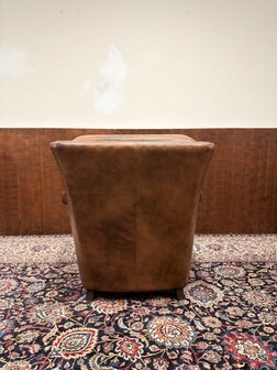 Klassiek-Engels-Antiek-Oud-Chesterfield-Set-Fauteuils-Bruin-Leder