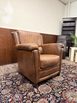 Klassiek-Engels-Antiek-Oud-Chesterfield-Set-Fauteuils-Bruin-Leder