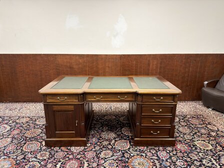 Klassiek-Antiek-Oud-Engels-Chesterfield-Bureau-Desk-Partnerdesk-met-Groen-Leder-Ingelegd